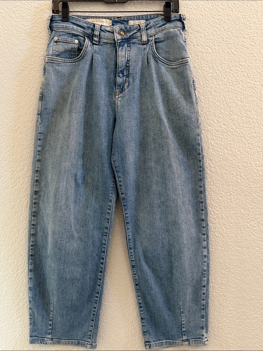 Anthropologie Pilcro High Rise Pleated Barrel Relaxed Straight Leg Jeans Size 28 - Picture 2 of 8